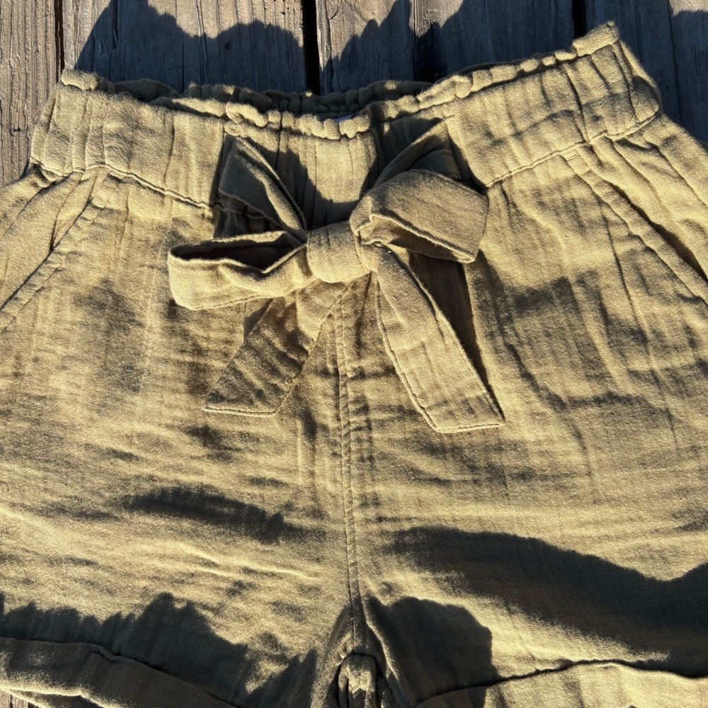 SO Olive Elastic Waist High-Rise Women’s Shorts - Picture 2 of 6